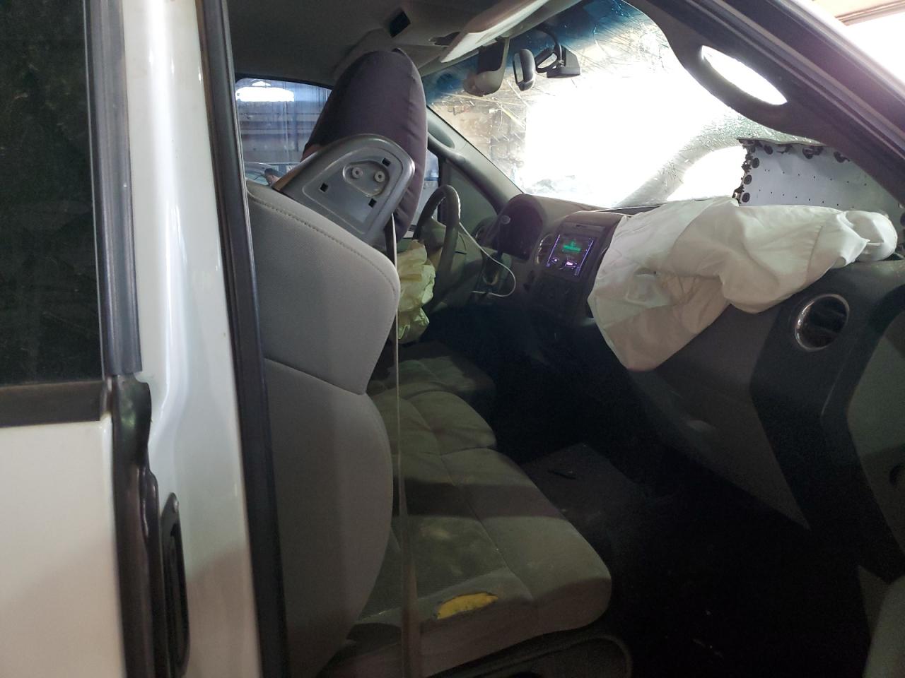 1FTRF12W05NA21812 2005 Ford F150