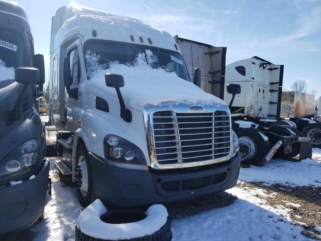 Lot #2404268180 2017 FREIGHTLINER CASCADIA 1 salvage car