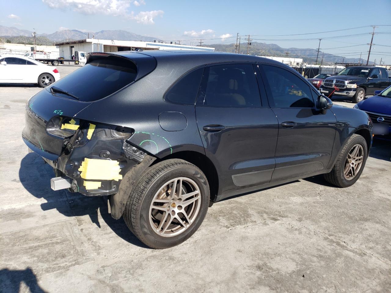 WP1AA2A59JLB24547 2018 Porsche Macan