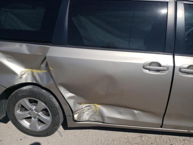 Lot #2443392723 2015 TOYOTA SIENNA LE salvage car