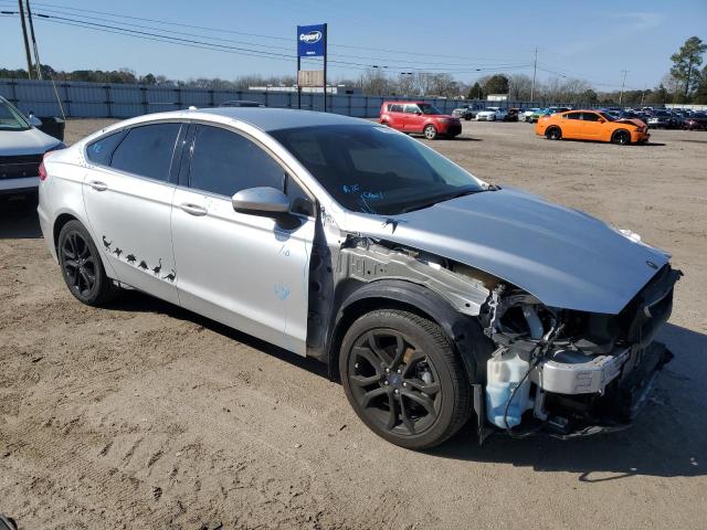 VIN 3FA6P0HDXKR213639 2019 Ford Fusion, SE no.4