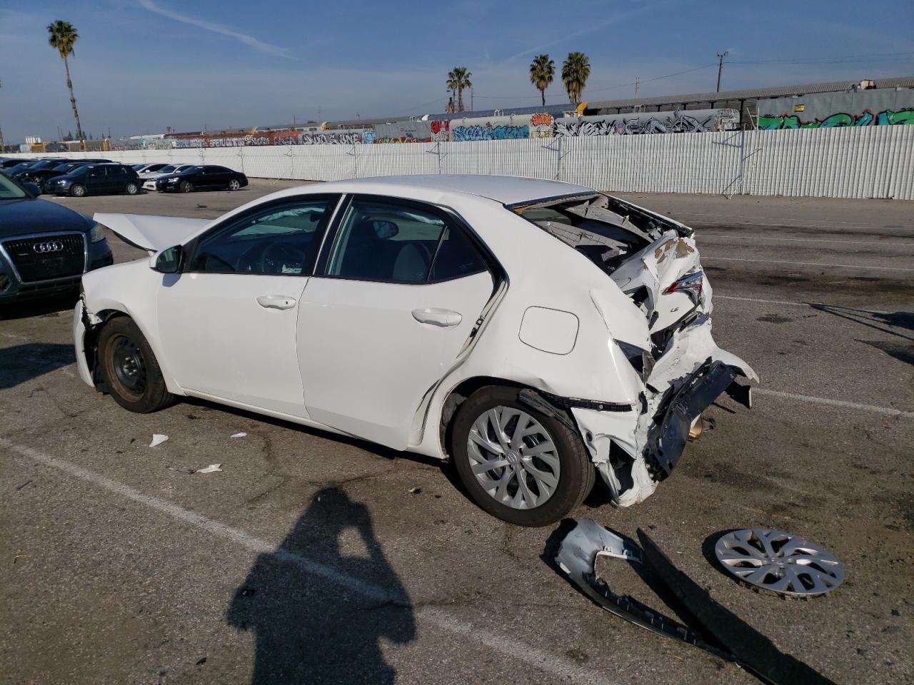 2018 Toyota Corolla L vin: 5YFBURHE7JP794858