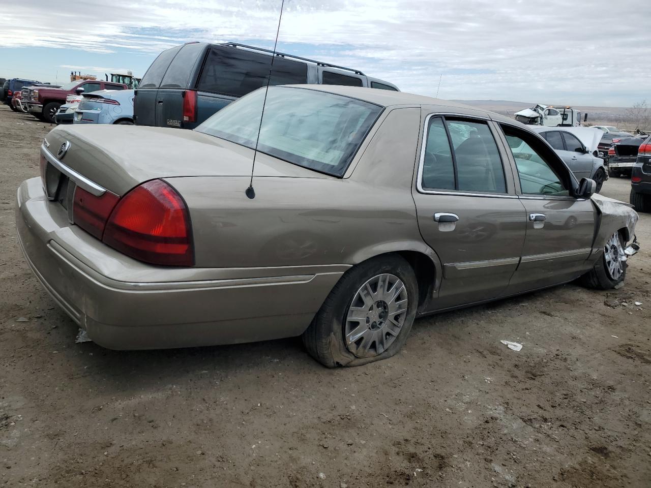 2MEFM74W25X616778 2005 Mercury Grand Marquis Gs