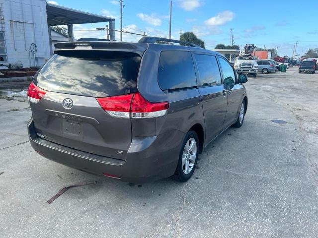 2011 Toyota Sienna - Image 4