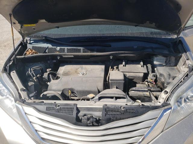 Lot #2443392723 2015 TOYOTA SIENNA LE salvage car