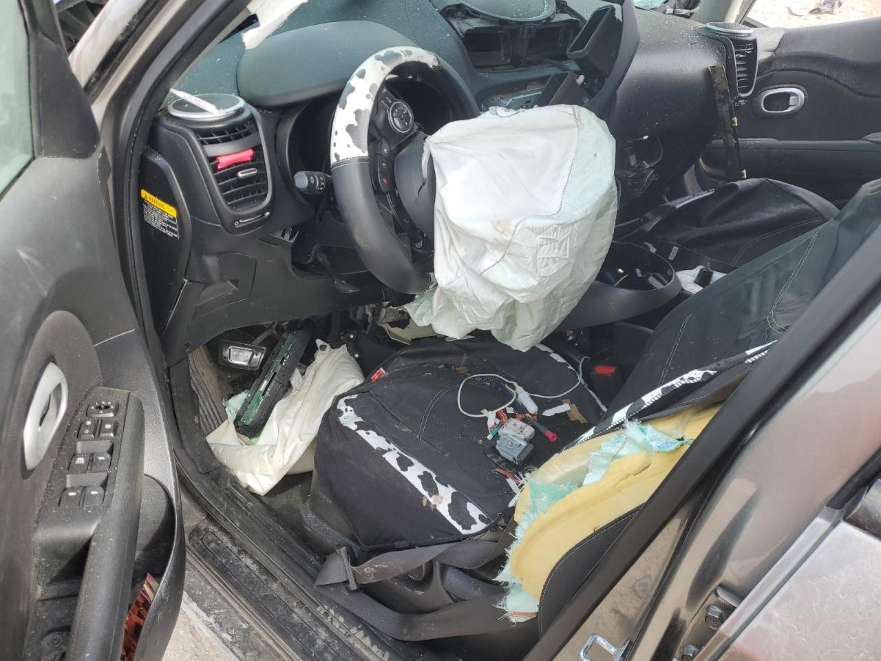 KNDJN2A24G7321302 2016 Kia Soul