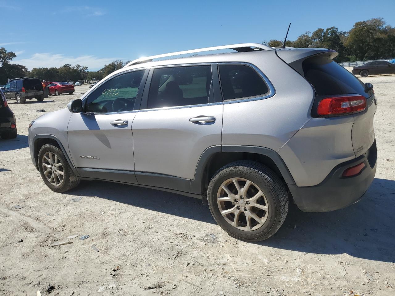 2018 Jeep Cherokee Latitude vin: 1C4PJLCB8JD511119