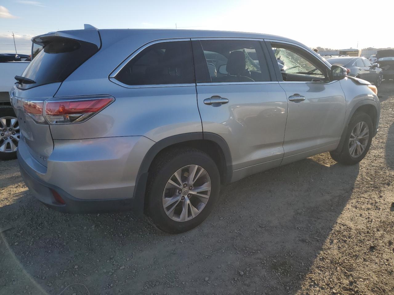 5TDBKRFH3ES009963 2014 Toyota Highlander Le