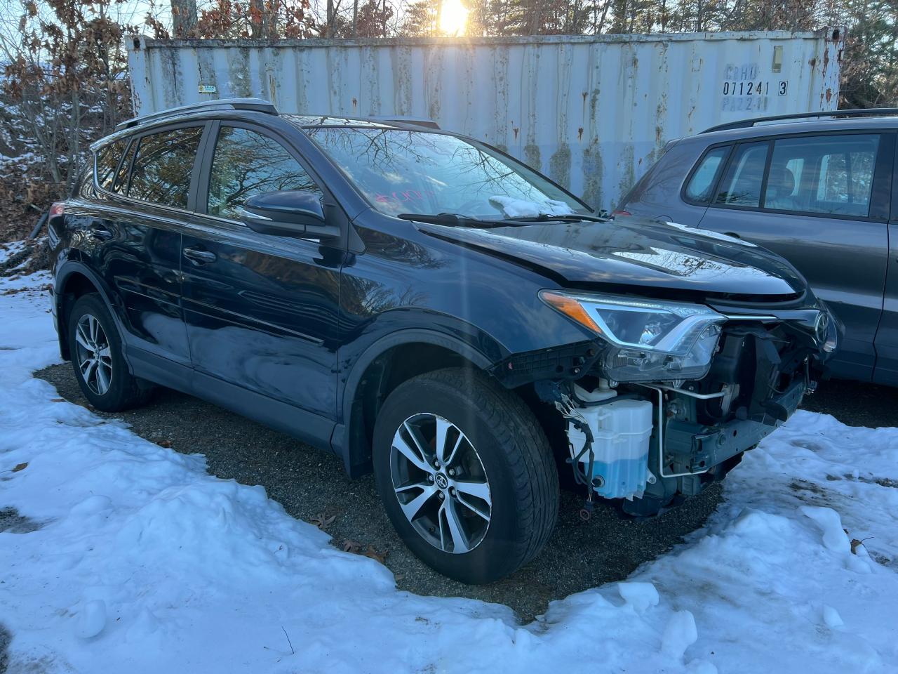 VIN: JTMRFREV5HJ173890 2017 TOYOTA RAV4