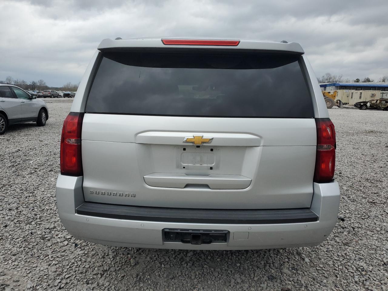 1GNSCHKC5HR334125 2017 Chevrolet Suburban C1500 Lt