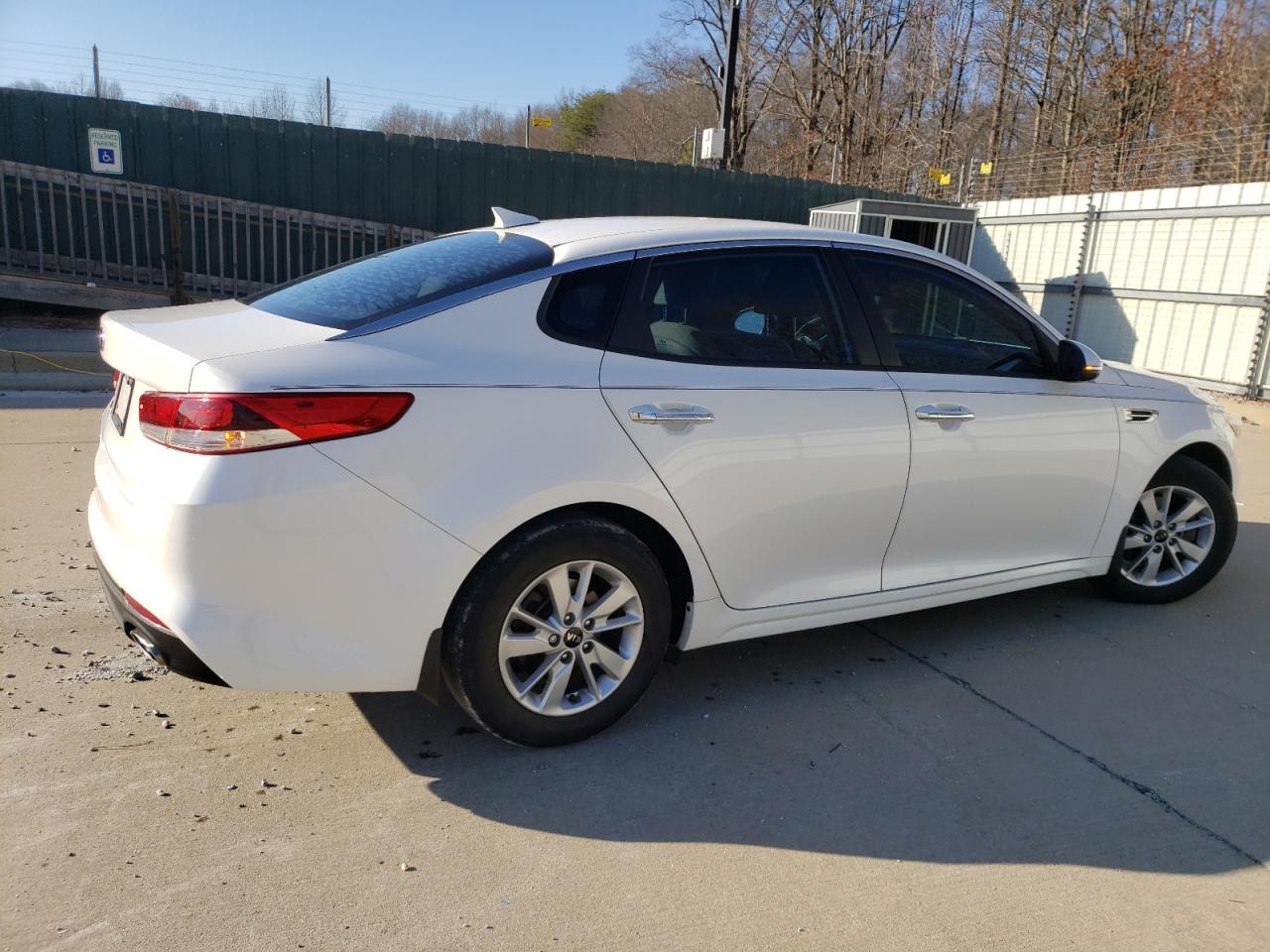 KNAGT4L32G5098705 2016 Kia Optima Lx