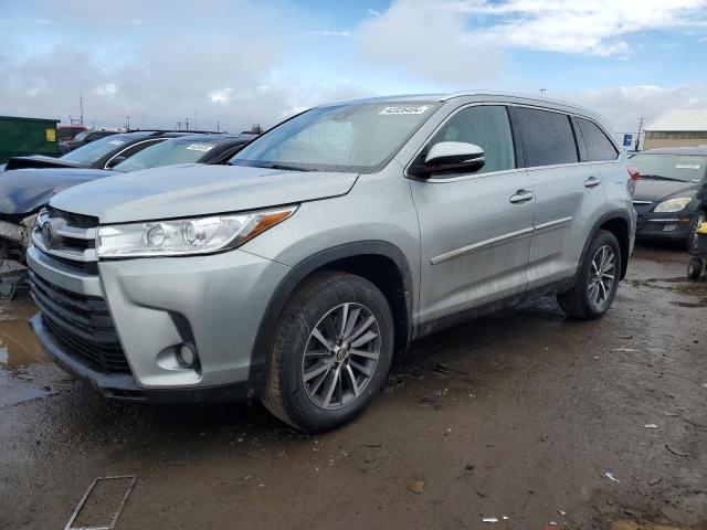 VIN 5TDJZRFH1KS949018 2019 Toyota Highlander, SE no.1