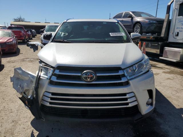 VIN 5TDKZRFH0KS558530 2019 Toyota Highlander, SE no.5