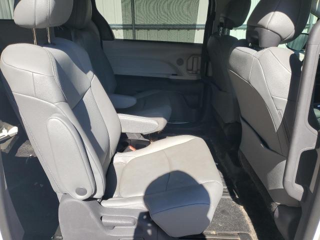 2021 TOYOTA SIENNA XLE 5TDJRKEC6MS012262