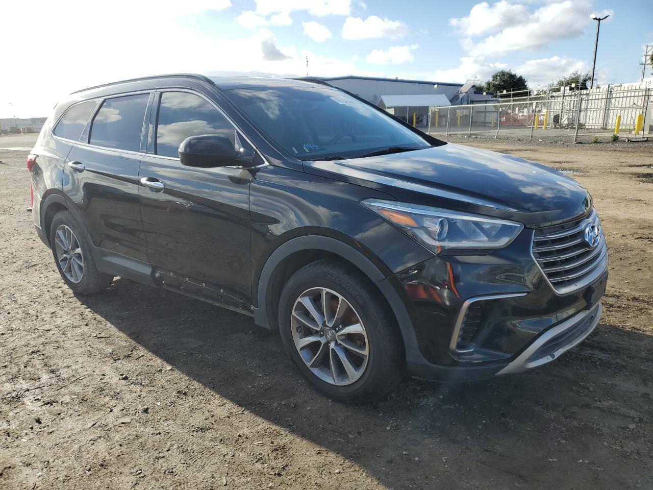 KM8SM4HF9HU183167 2017 Hyundai Santa Fe Se