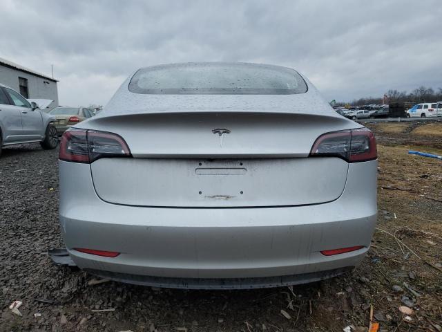 5YJ3E1EB1JF121377 2018 TESLA MODEL 3-5