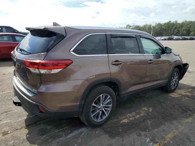 VIN 5TDKZRFH6KS306085 2019 Toyota Highlander, SE no.3