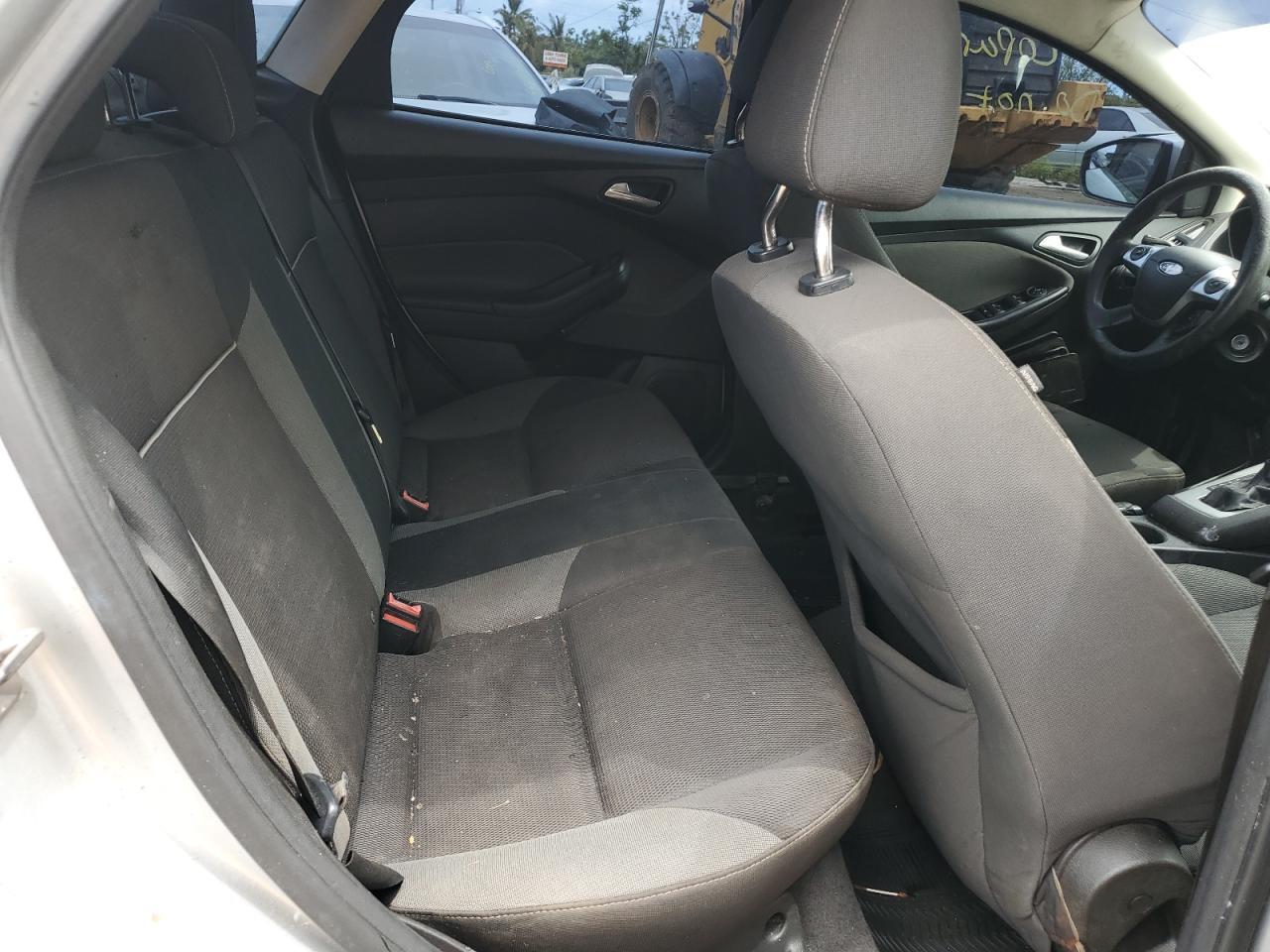 1FAHP3F22CL159359 2012 Ford Focus Se