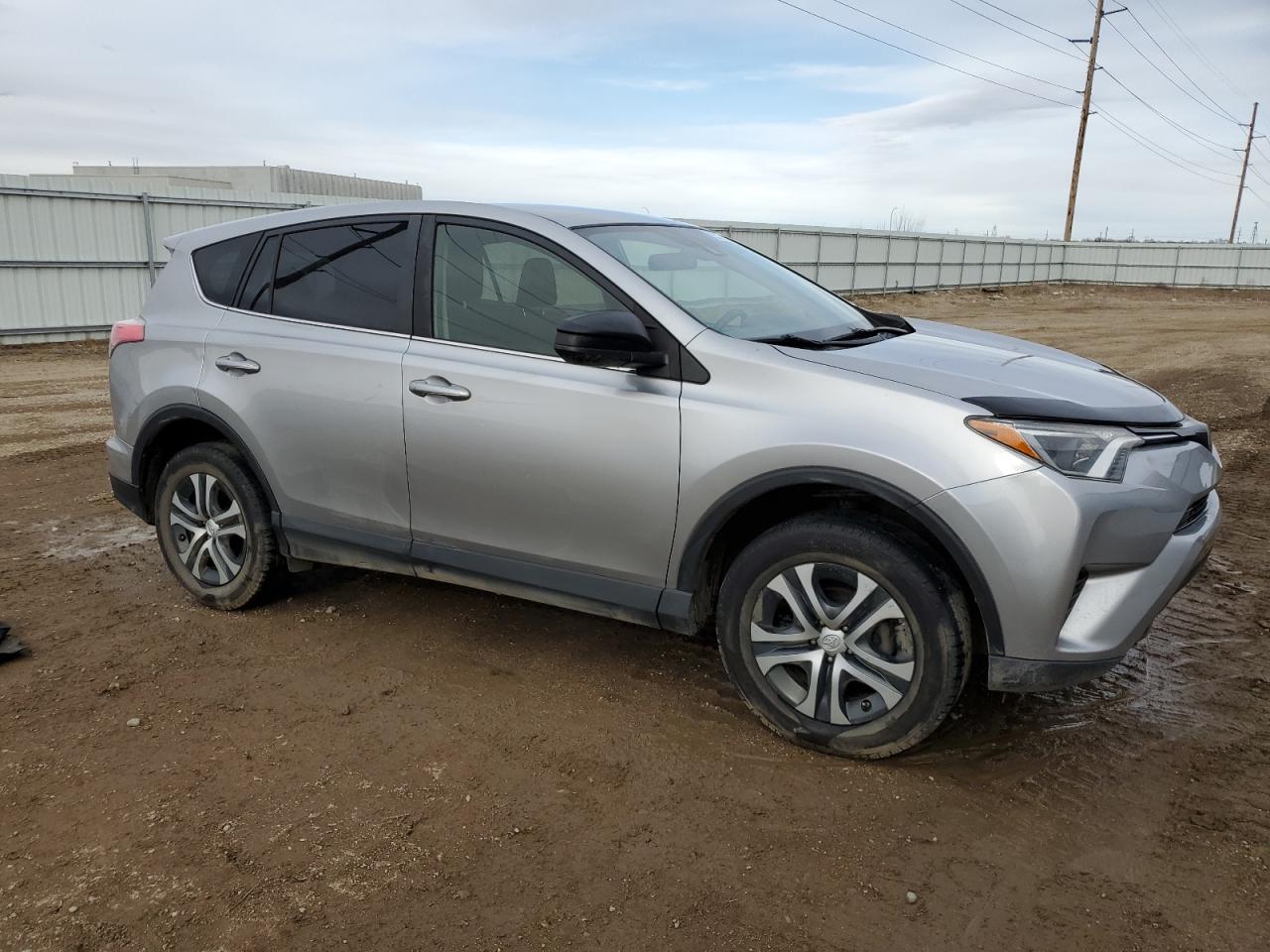 2018 Toyota Rav4 Le vin: JTMBFREV2JJ200308