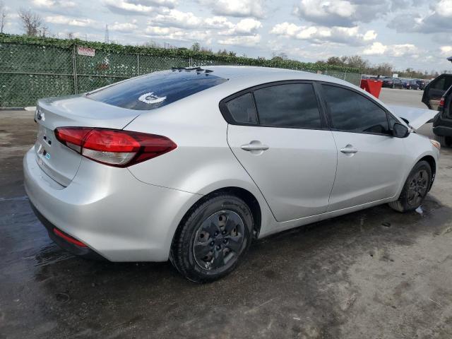 2017 Kia Forte - Image 3