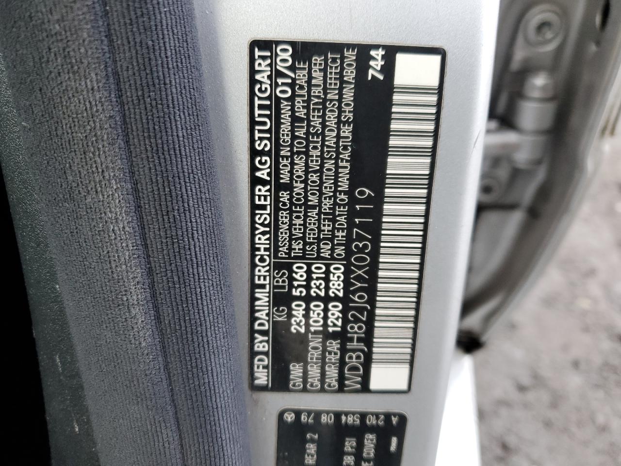 WDBJH82J6YX037119 2000 Mercedes-Benz E 320 4Matic