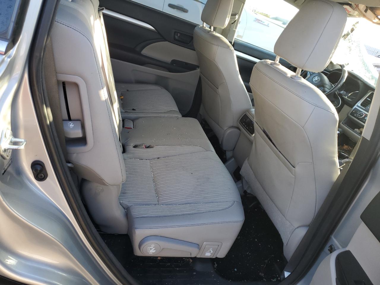 5TDBKRFH3ES009963 2014 Toyota Highlander Le