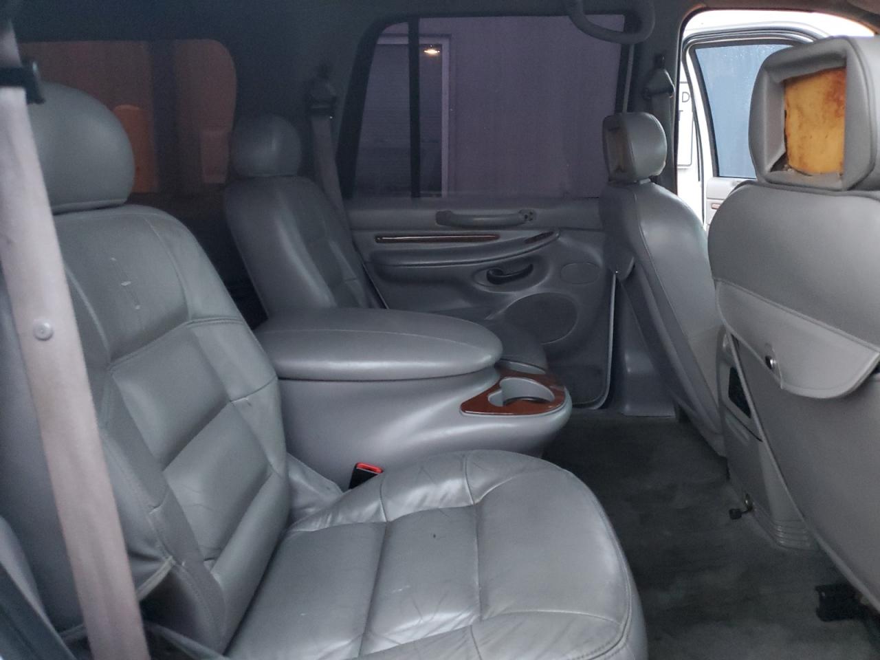 5lmfu28ax1lj05922 5LMFU28AX1LJ05922 2001 Lincoln Navigator