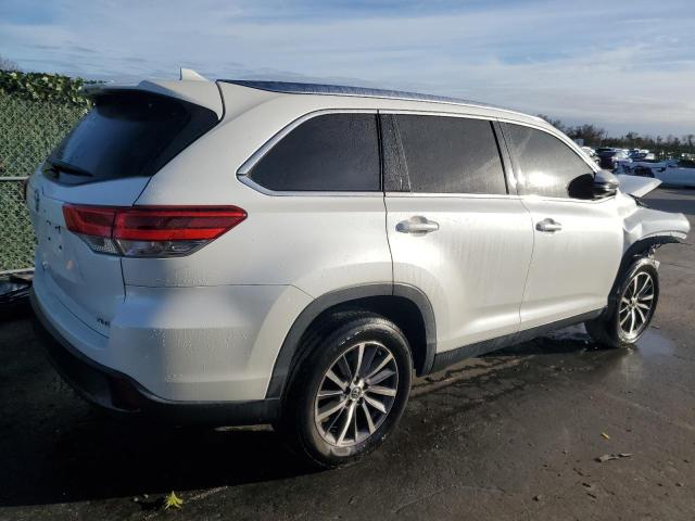 VIN 5TDKZRFH3KS327895 2019 Toyota Highlander, SE no.3