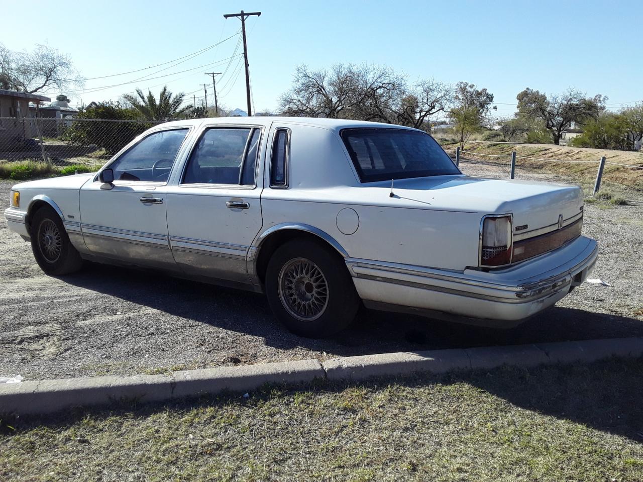1lnlm82w5py743570 1LNLM82W5PY743570 1993 Lincoln Town Car Signature