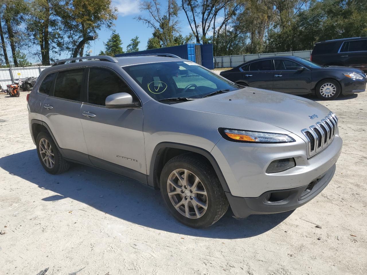 2018 Jeep Cherokee Latitude vin: 1C4PJLCB8JD511119