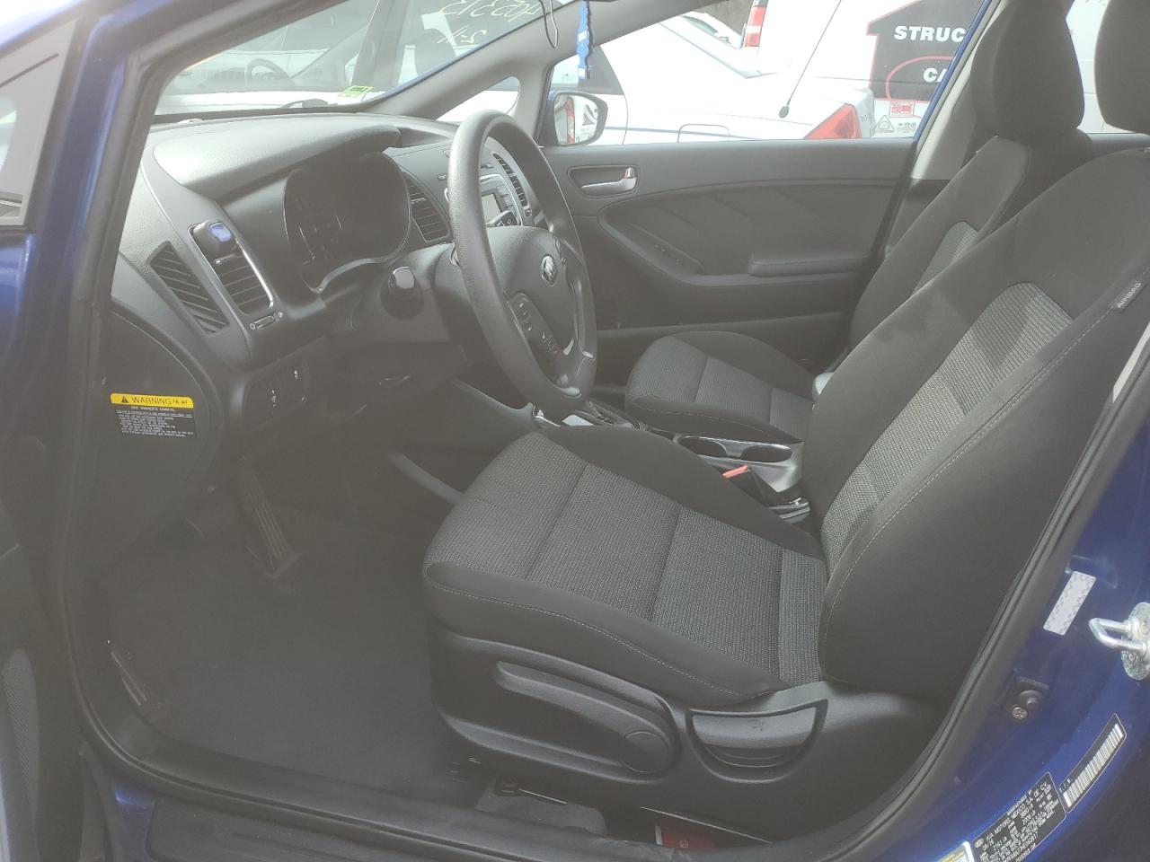 3KPFK4A77HE060917 2017 Kia Forte Lx