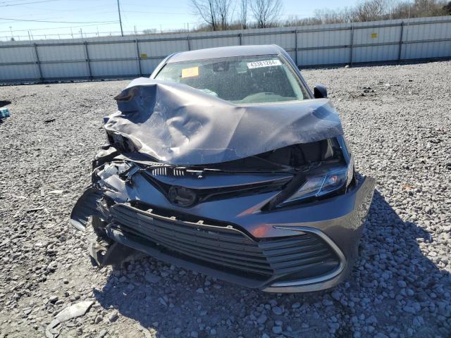 Lot #2473661231 2021 TOYOTA CAMRY LE salvage car