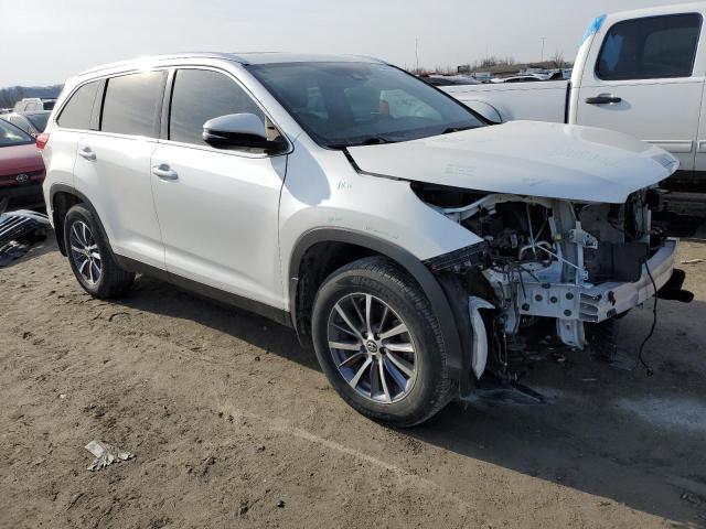 VIN 5TDJZRFH7KS954157 2019 Toyota Highlander, SE no.4