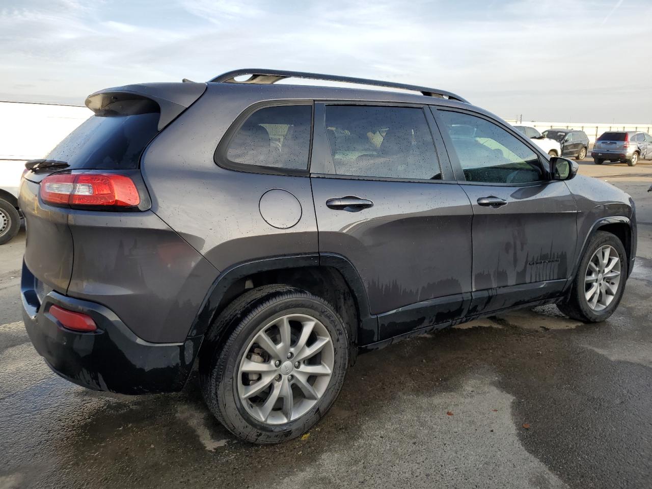 2018 Jeep Cherokee Latitude vin: 1C4PJLCBXJD591006