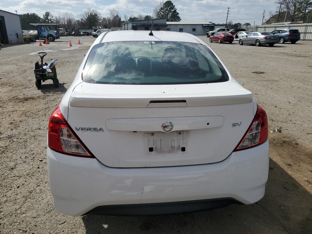 3N1CN7AP5JL883796 2018 Nissan Versa S