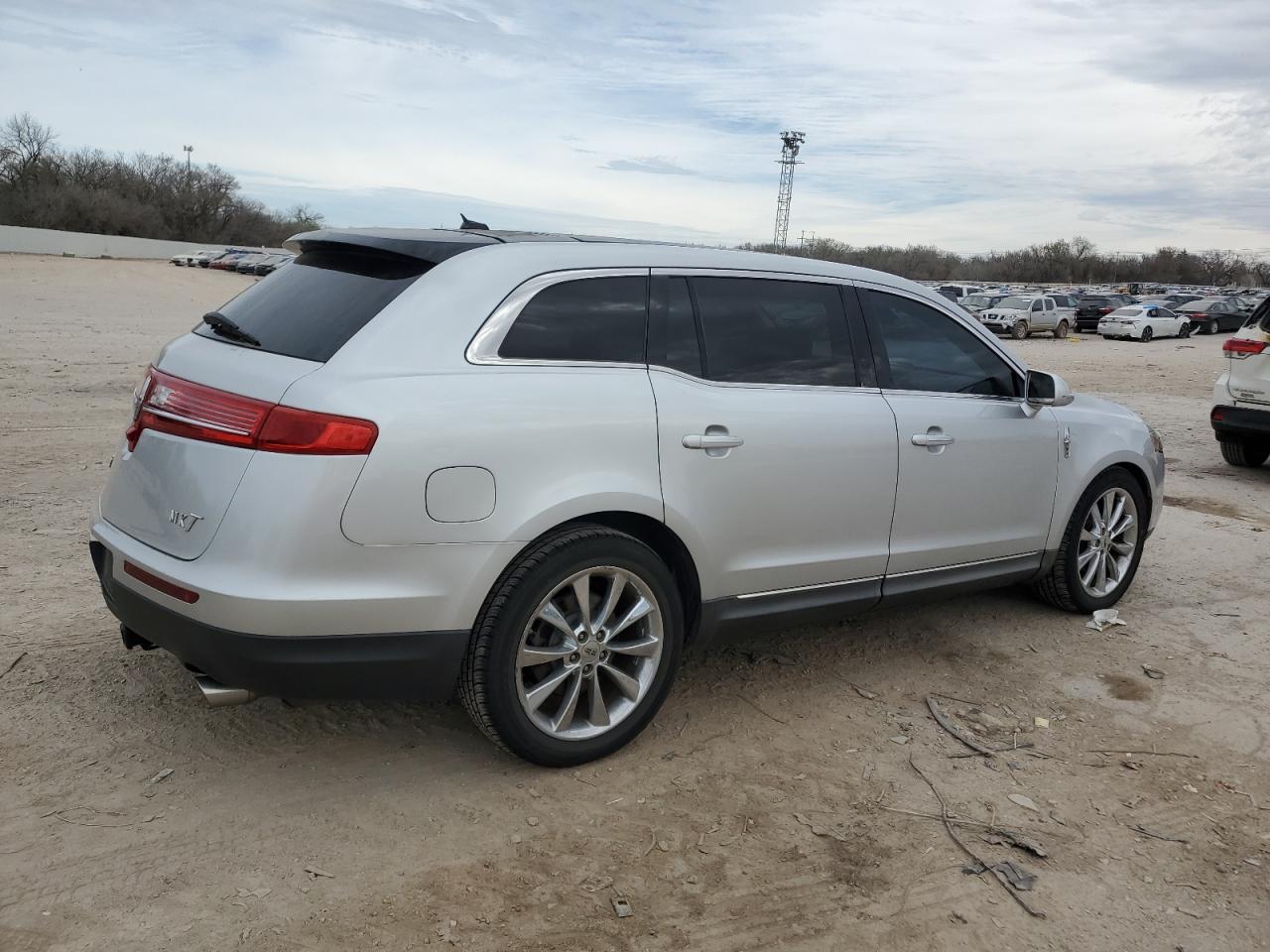 2lmhj5atxabj28123 2LMHJ5ATXABJ28123 2010 Lincoln Mkt