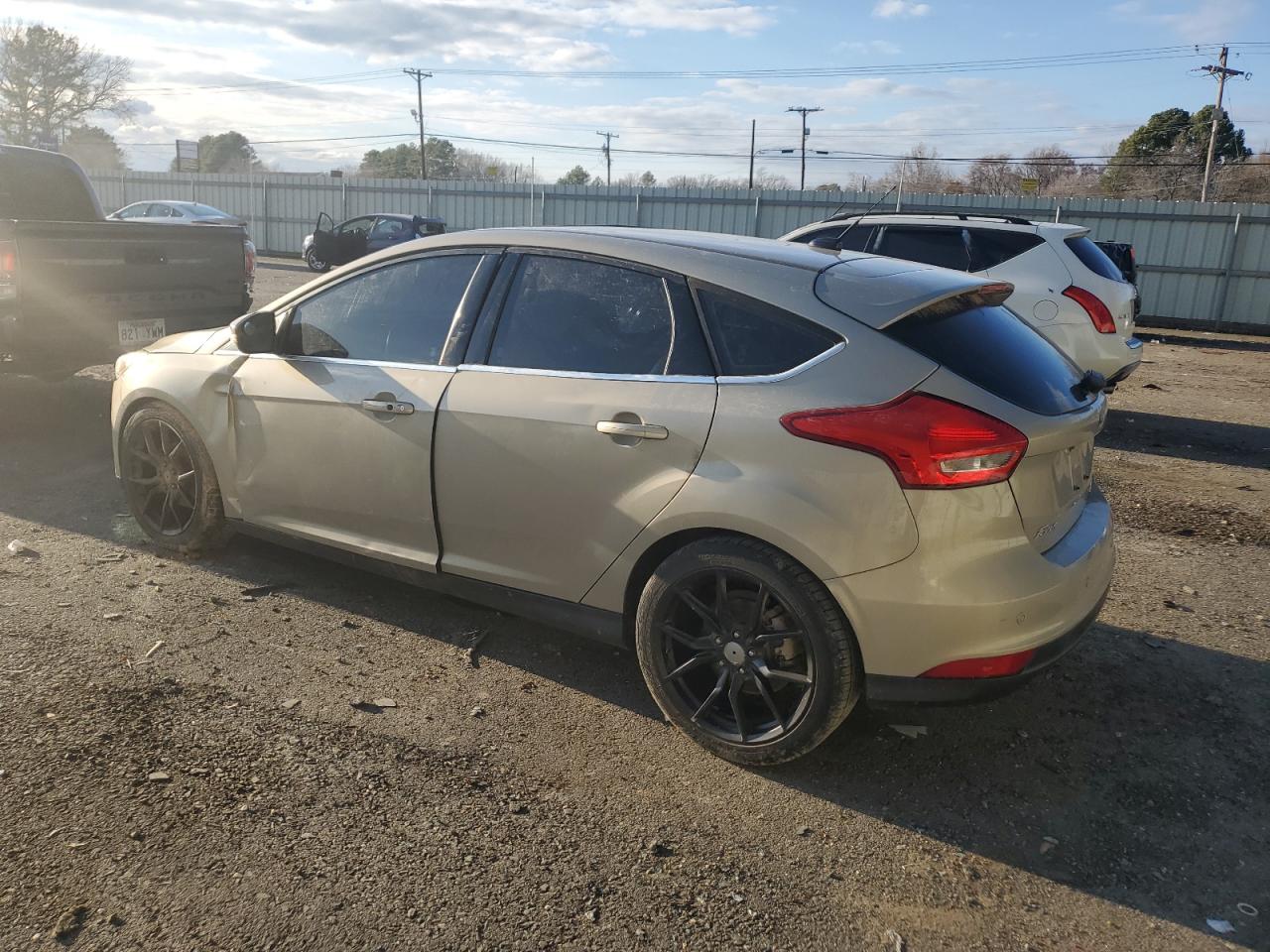 1FADP3N26GL275329 2016 Ford Focus Titanium