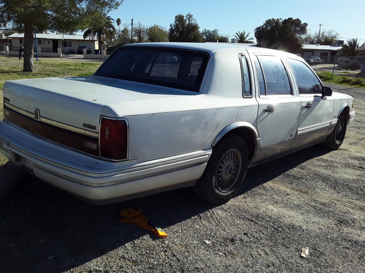 1lnlm82w5py743570 1LNLM82W5PY743570 1993 Lincoln Town Car Signature