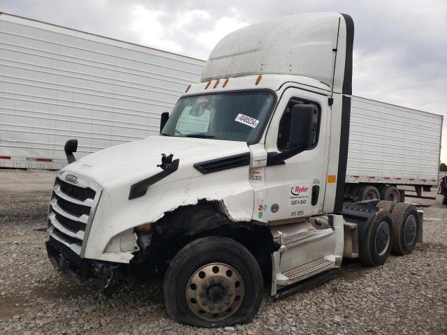 Lot #2407123665 2019 FREIGHTLINER CASCADIA 1 salvage car
