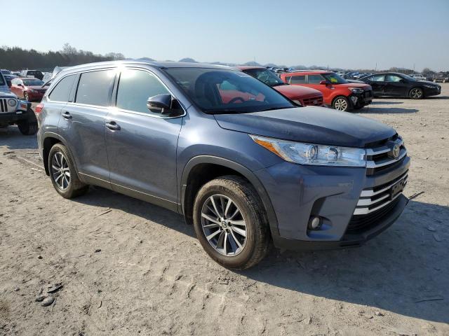 VIN 5TDJZRFHXKS713631 2019 Toyota Highlander, SE no.4