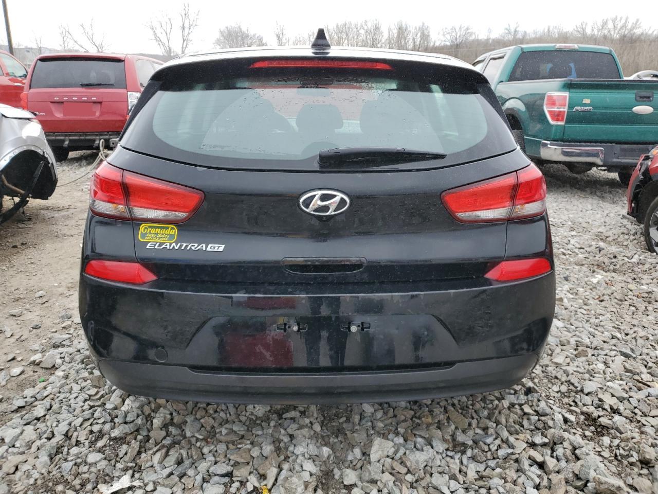2018 Hyundai Elantra Gt vin: KMHH35LE8JU074450