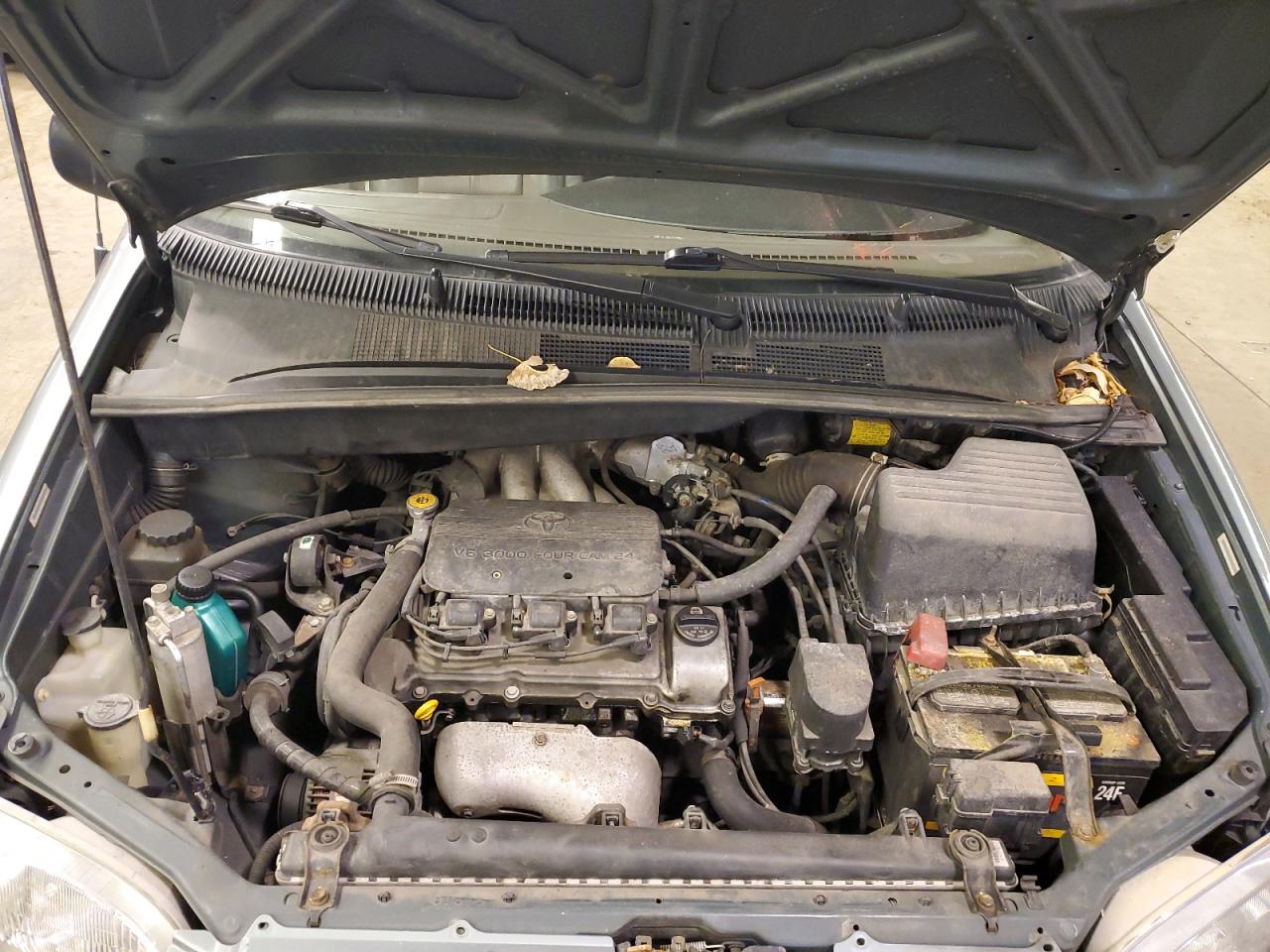 4T3ZF13C5YU301226 2000 Toyota Sienna Le