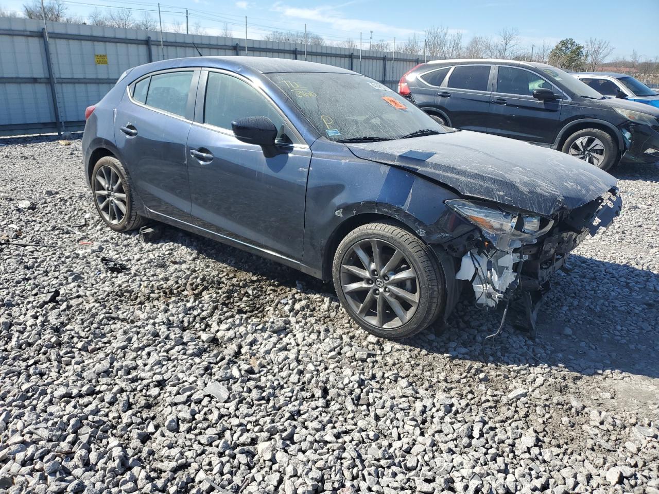 3MZBN1L33JM276058 2018 Mazda 3 Touring