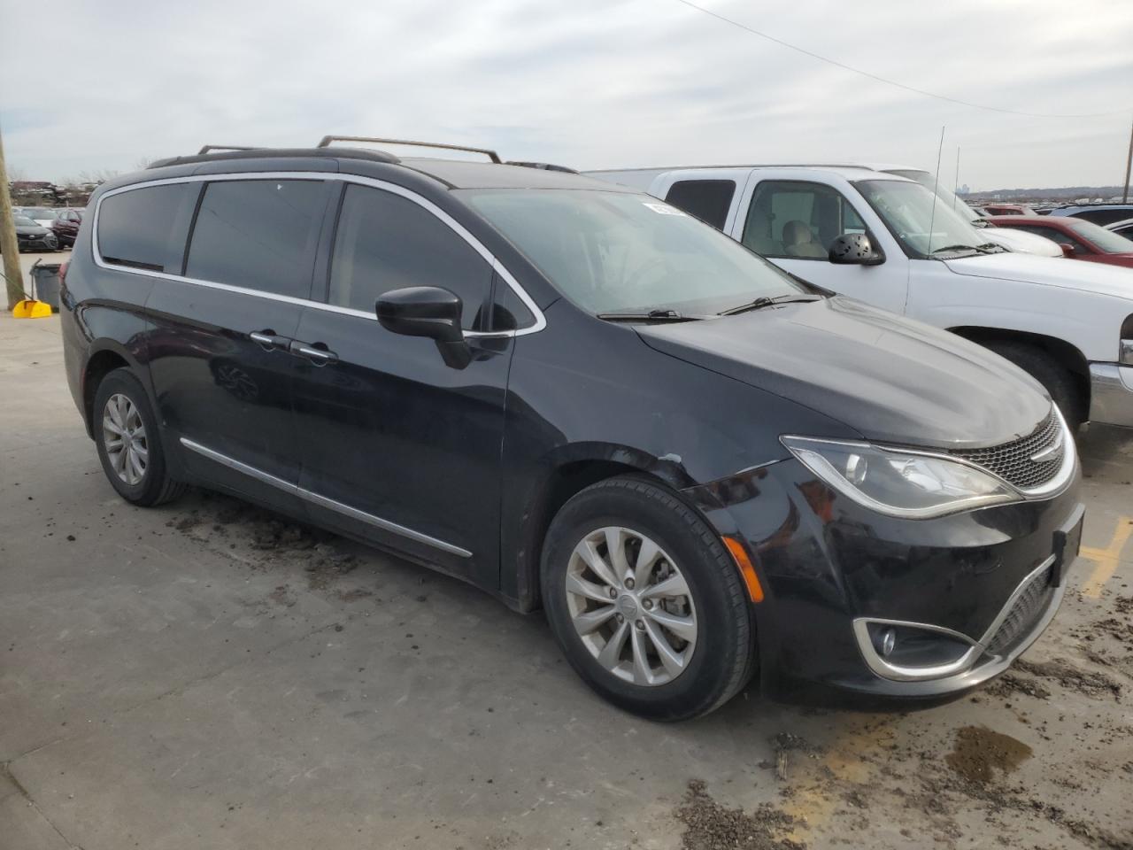 2C4RC1BG4HR576545 2017 Chrysler Pacifica Touring L