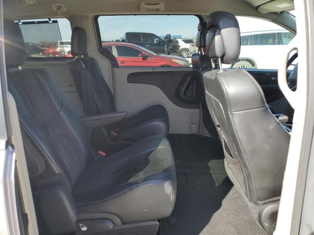 2015 CHRYSLER TOWN & COU 2C4RC1JG4FR714938