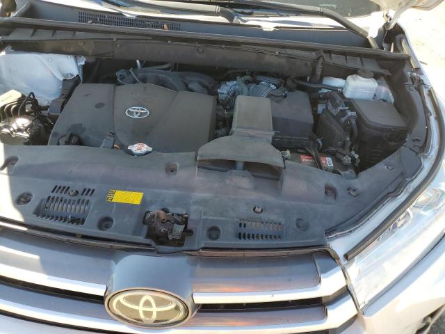 VIN 5TDKZRFH0KS558530 2019 Toyota Highlander, SE no.12