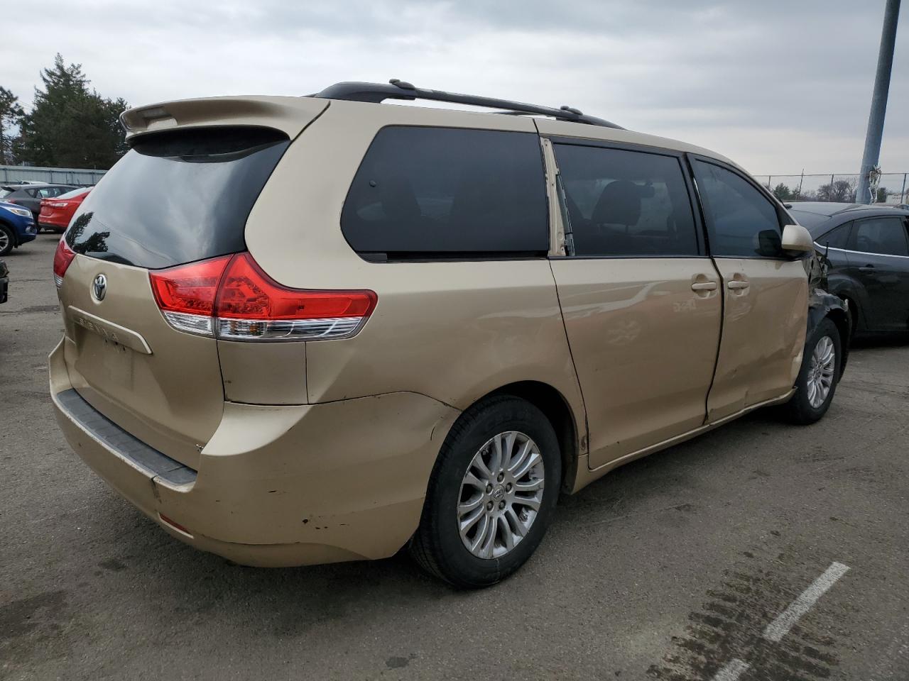 5TDYK3DC0BS053042 2011 Toyota Sienna Xle