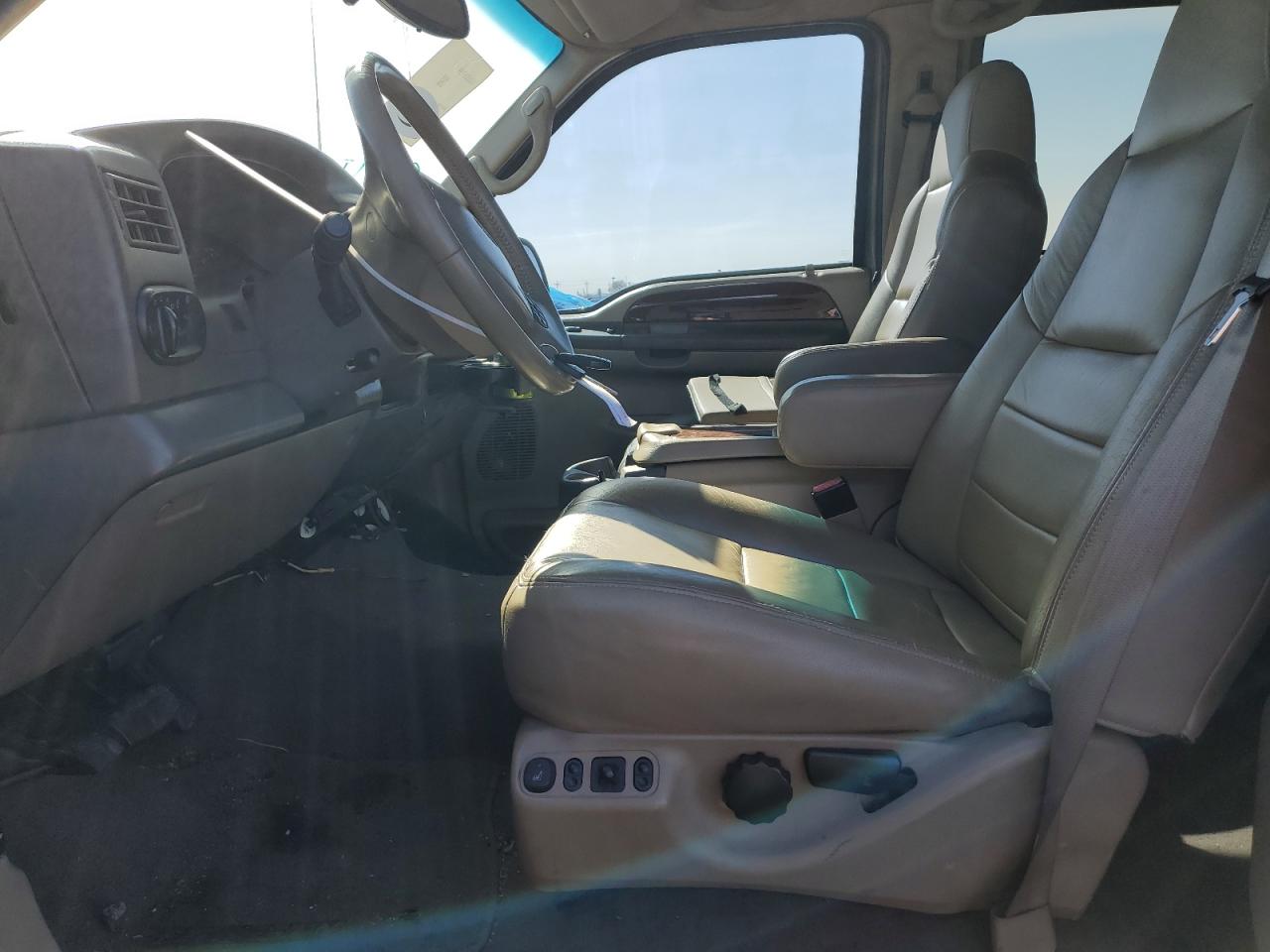 Lot #2373964115 2002 FORD EXCURSION