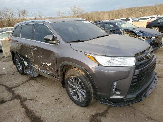 VIN 5TDJZRFH6KS706322 2019 Toyota Highlander, SE no.4