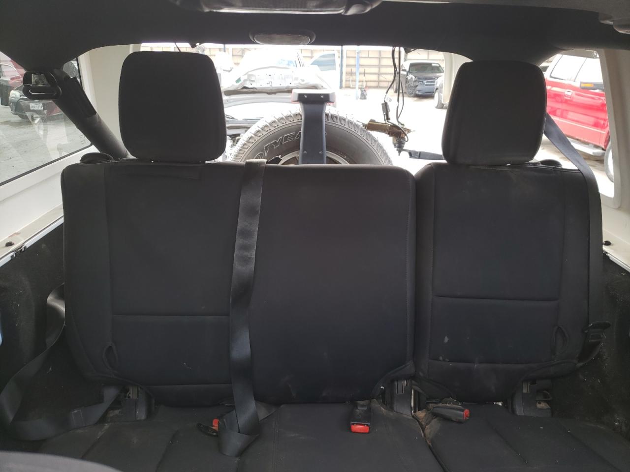 1C4HJWDG2JL920156 2018 Jeep Wrangler Unlimited Sport